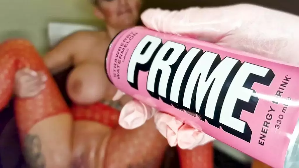 xtreme insertions bottle spray prime can up her cunt