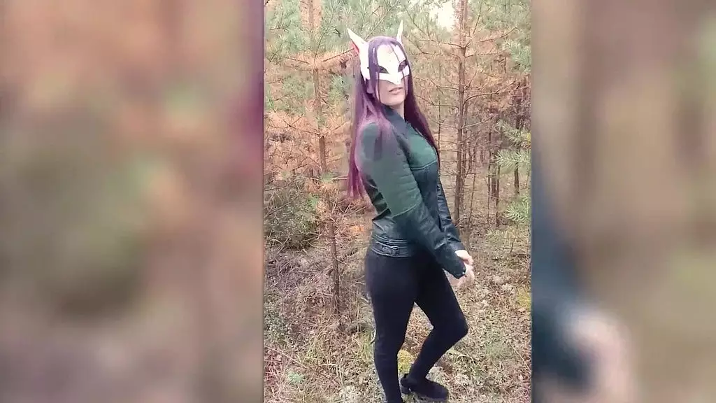 girlfriend sensual sucking dick and doggy fucking in the wood
