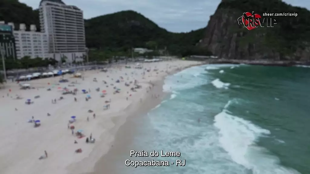 cristina almeida chupando e fodendo com fa em publico - praia do leme - copacabana - rj