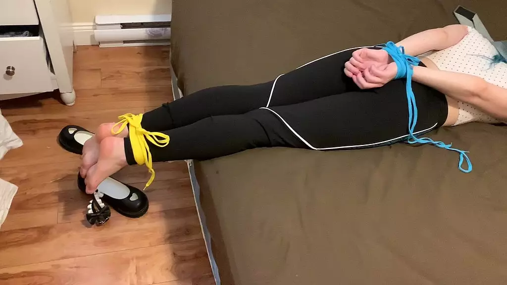 i tied up my teen step daughter and used her feet on my big step dad cock