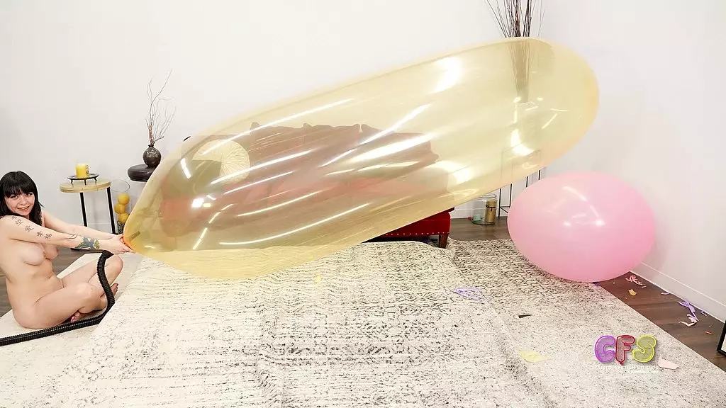 scarlett machine pops large balloons 4k