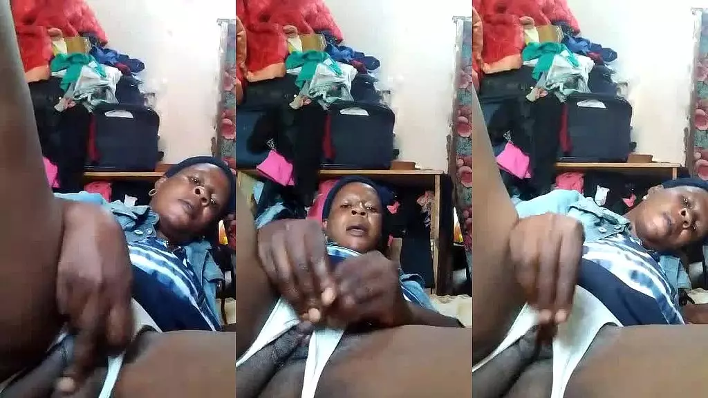 big black pussy step mom pulling her pussy lips for you daddy