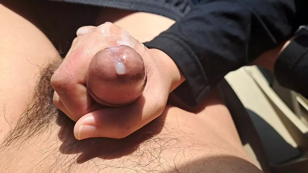 i was really horny and asked her to suck my cock until i was finished in the car ผมเงี่ยนมาก
