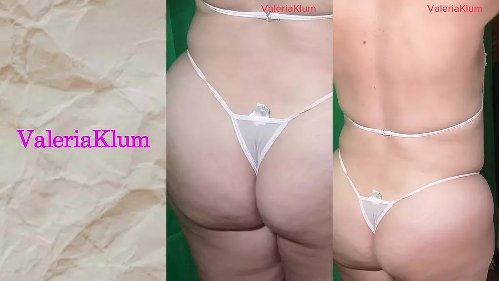 valeriaklum - look my small thong and my big butt