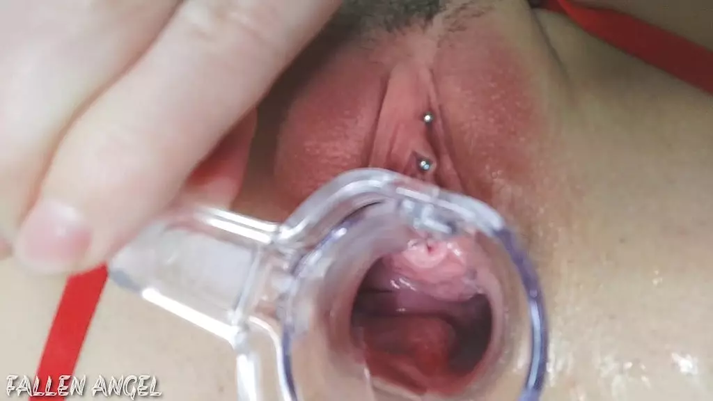 speculum in pussy and powerful orgasm with squirt