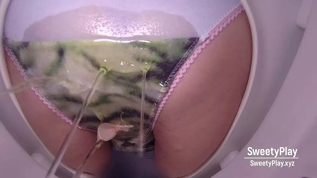 desperation wetting panty pissing toilet cam