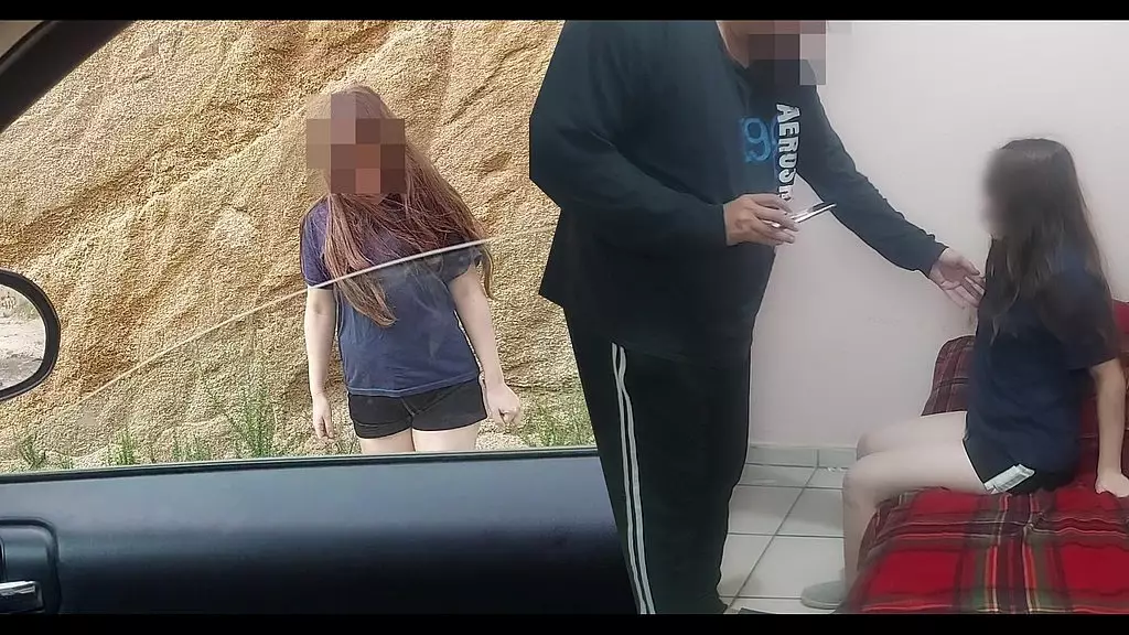 viejo puerco encuentra a morrita putipobre de colonia marginal y le ofrece dinero por usarla como bolsa de semen, jovencita real, no fingido 18 yo - subtitulos en ingles - completo #2