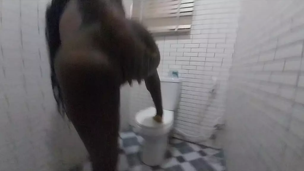 sweet pussy lady banks in the shower