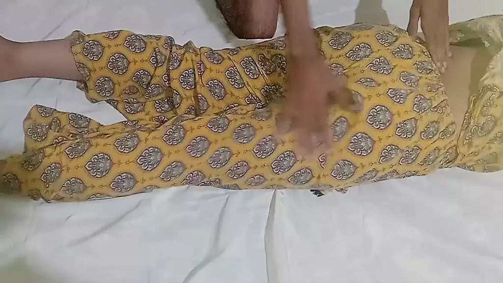 stepsister & big stepbrother hardcore indian sex soteli bahan ko ghodi bna liya sardi me full hindi audio full hd