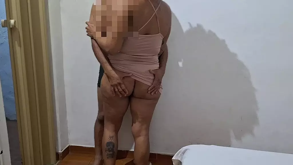 dei pro meu amante e o marido da minha amiga assistiu escondido enquanto se marturbava