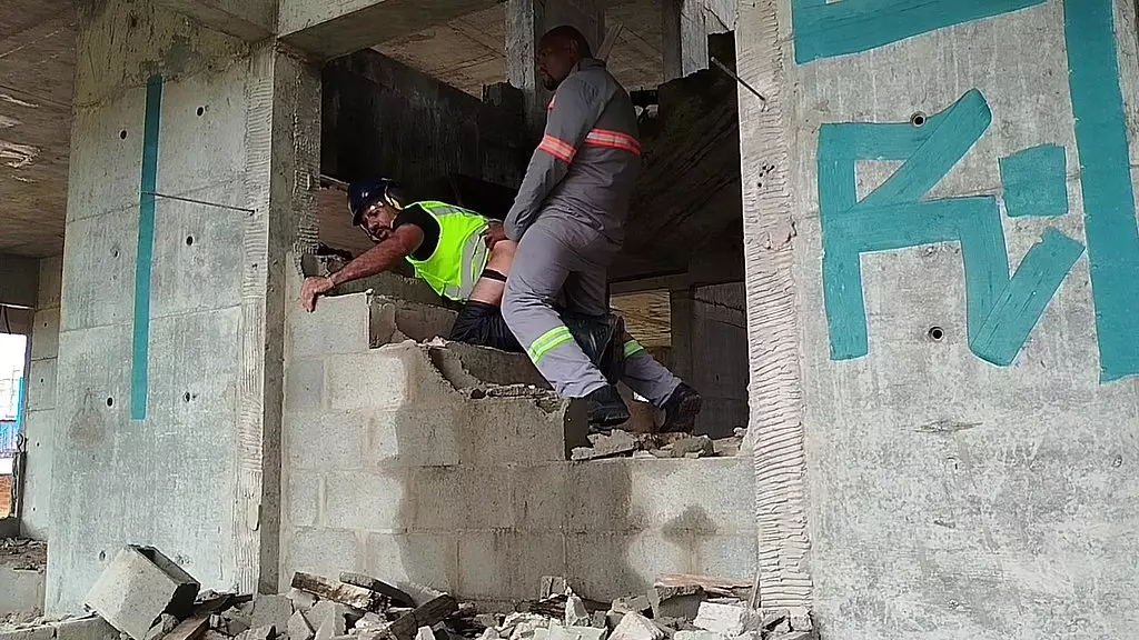 pausa no trabalho pra fuder com o operario da eletrica