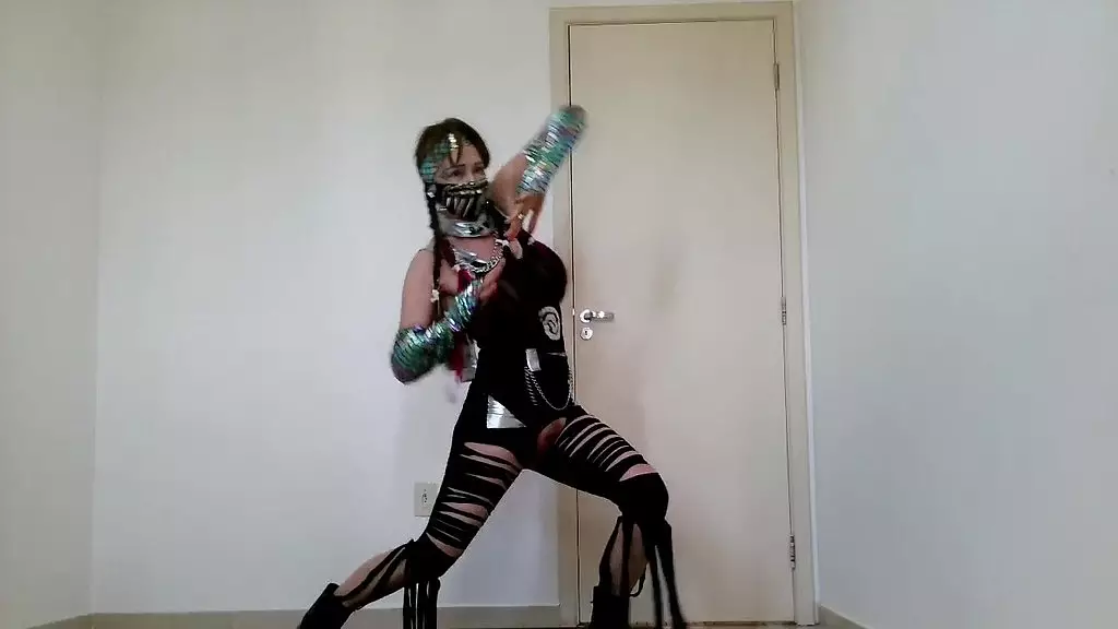 chain fetish - how to syber dance love it