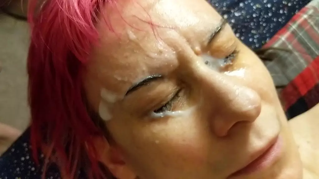 unloaded his cum sac on my face