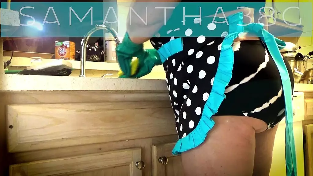 bbw samantha 38g allowing you to stare at her fat ass
