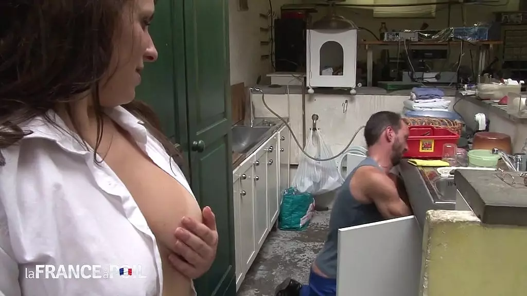 amateur french brunette gets nasty and bangs the technician