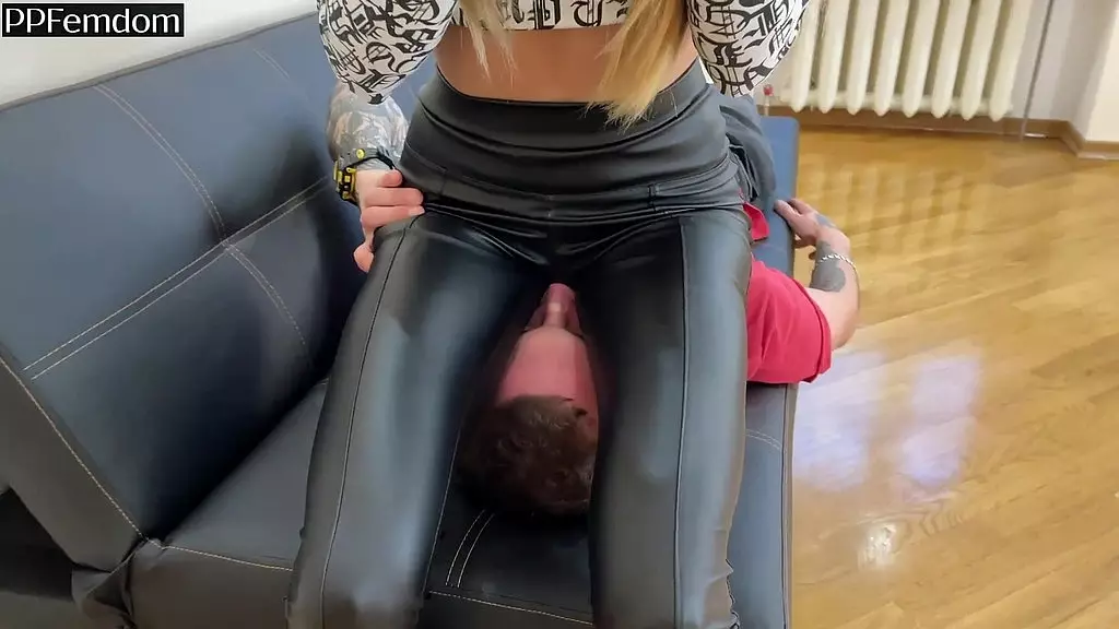 domme agma ignore fullweight facesitting femdom in leather leggings