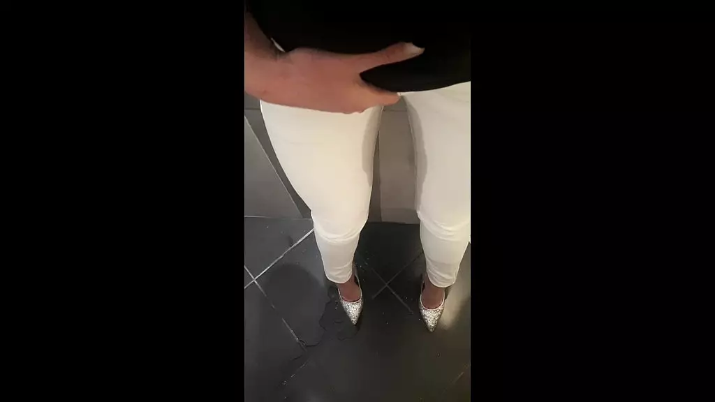 desperate pee in white jeans and highheels