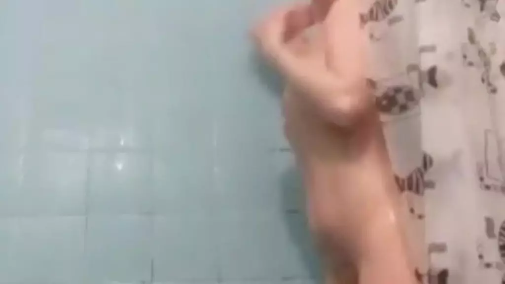 nuevo video en la ducha banandome!?