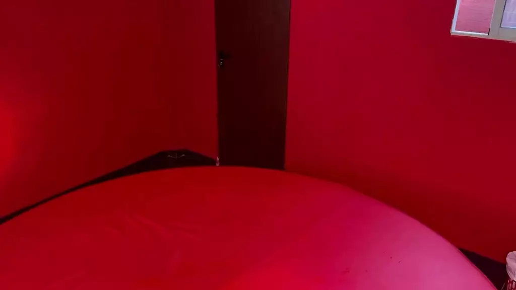 orgy in red bed
