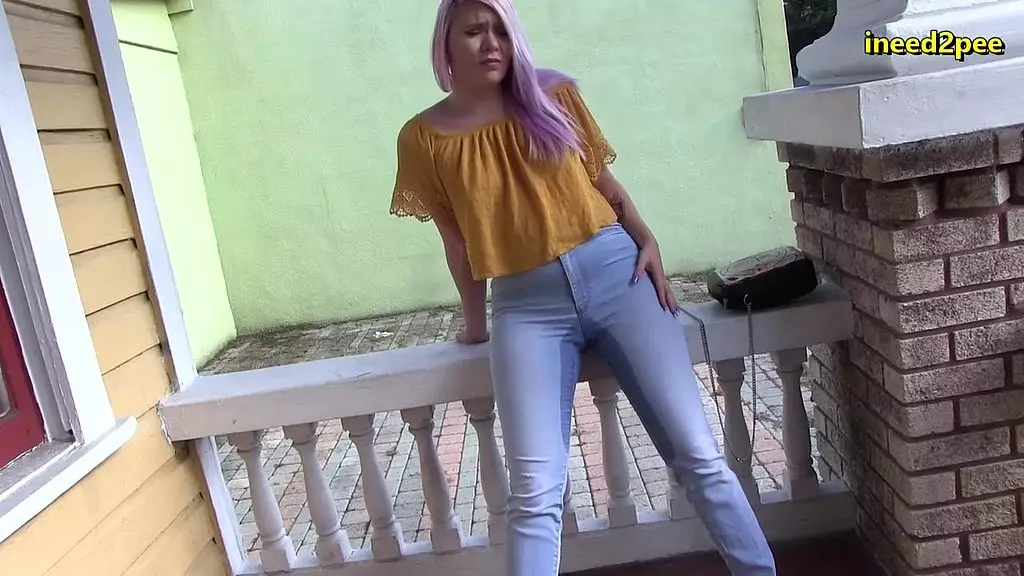 olivia kasady pissing skintight jeans omorashi