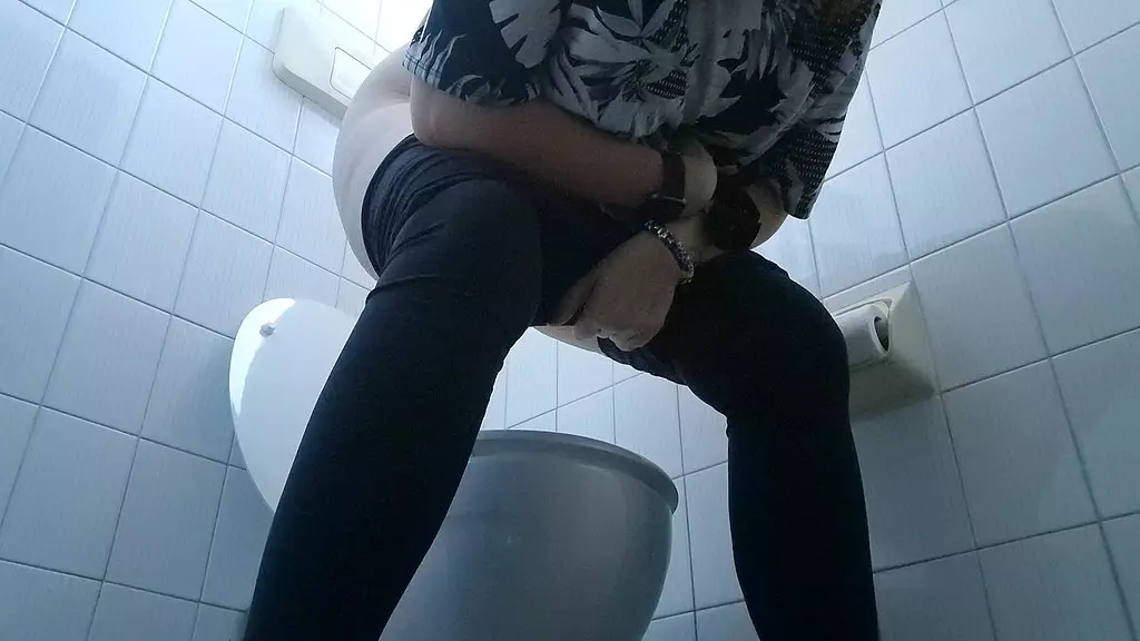 sexy farts in the toilet of the bar 4k