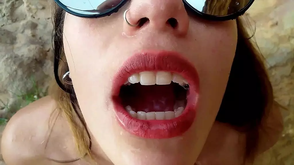pov beach nerveus first time outside, drinking piss, deep throat and blowjob!!!