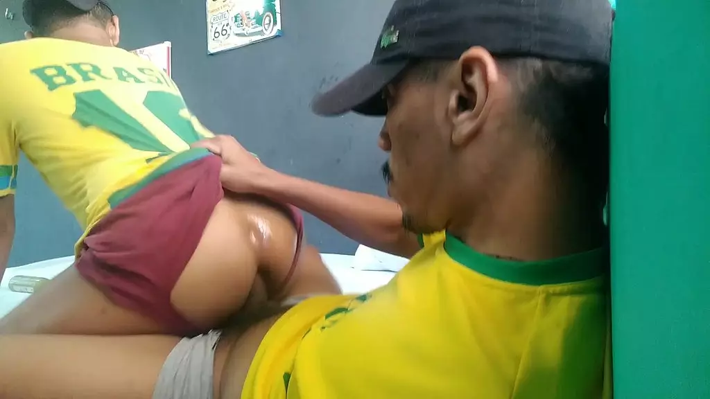 sexo na favela depois do futebol com negros dotados