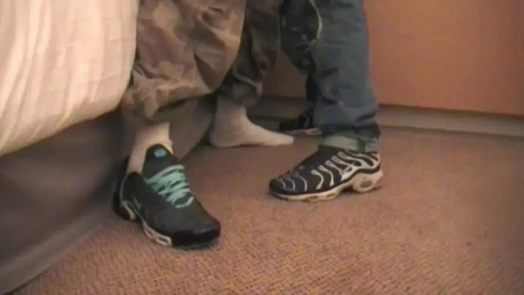 (93) sneaker sextape with a twink and a straigth surfer with xxl cock