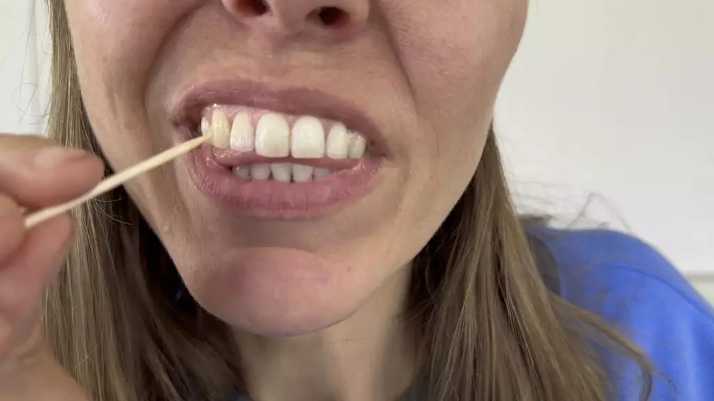 do i have something in my teeth? (eating fetish, toothpick fetish)