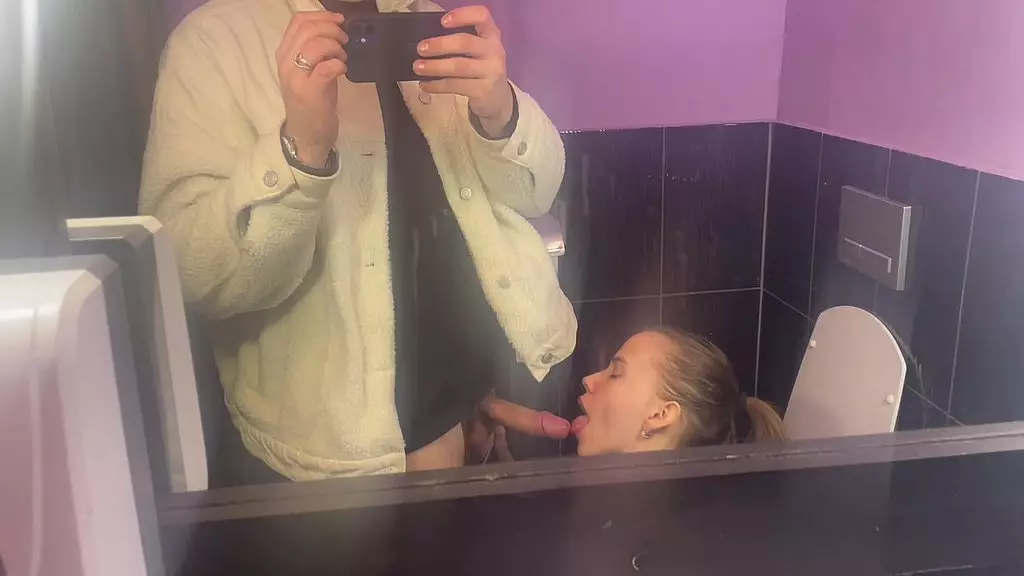 sex in the club toilet with a face)