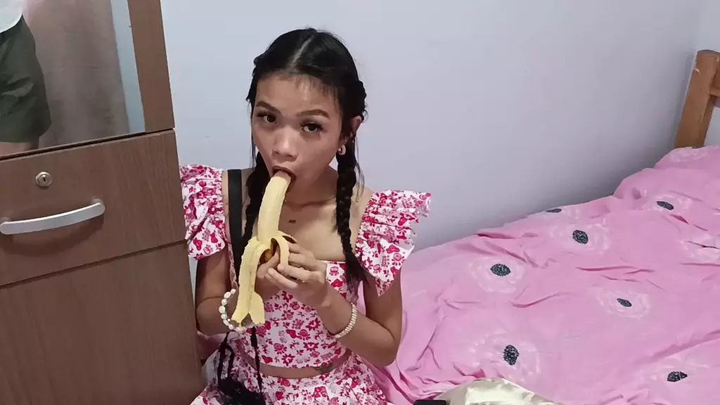 banana vs dick - who will be the winner if the judge is tiny girl from small village