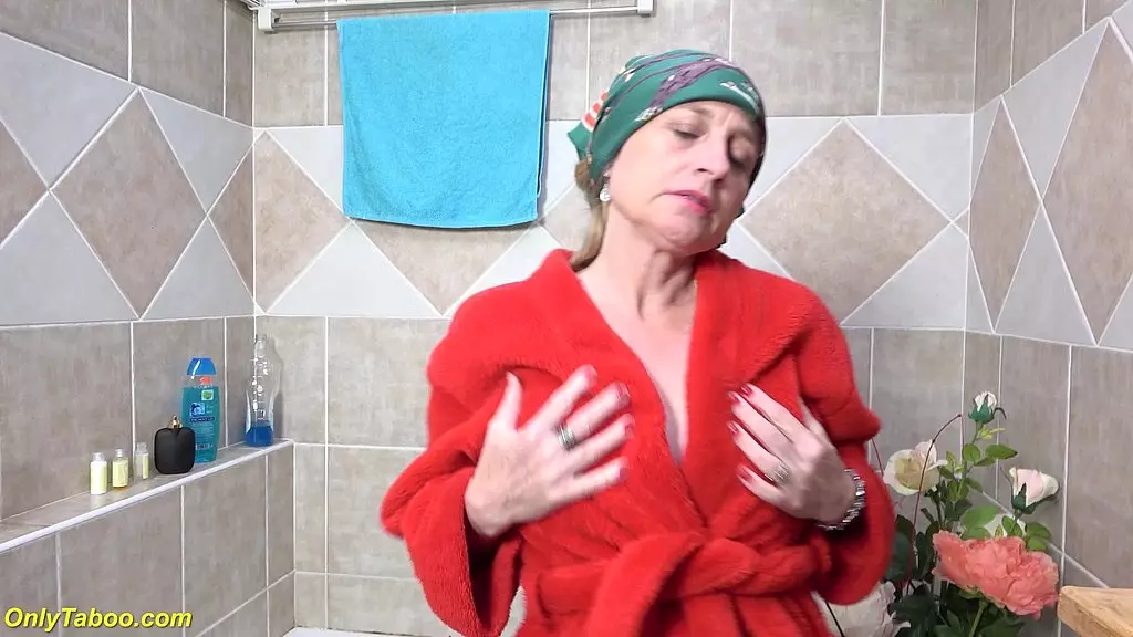 crazy 72 years old grandma prolapse her pussy