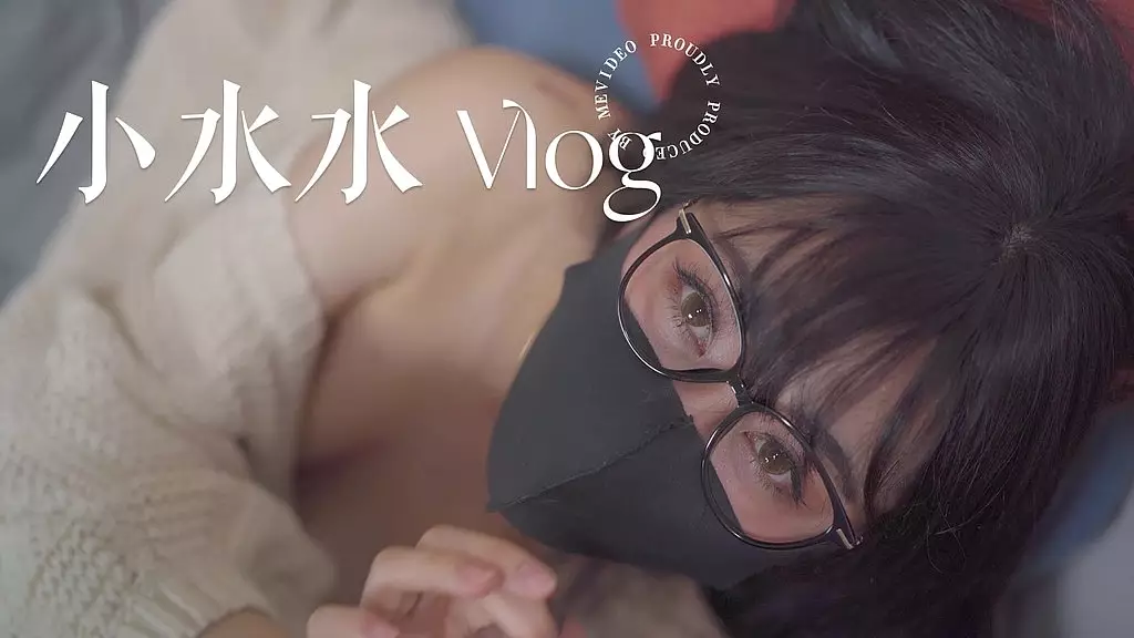 the girl with silk stockings and glasses has passionate sex and climaxes with water squirting