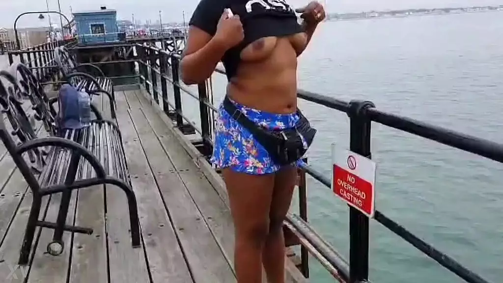flashing tits and bog booty in public - amber_booty