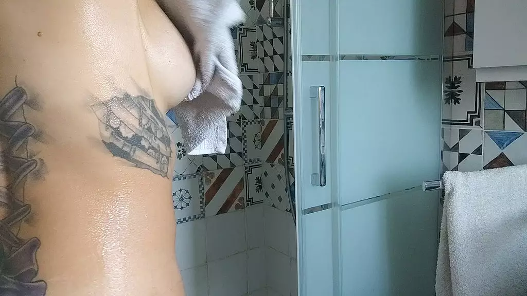 shower time: my boobs alla wet and the ass..