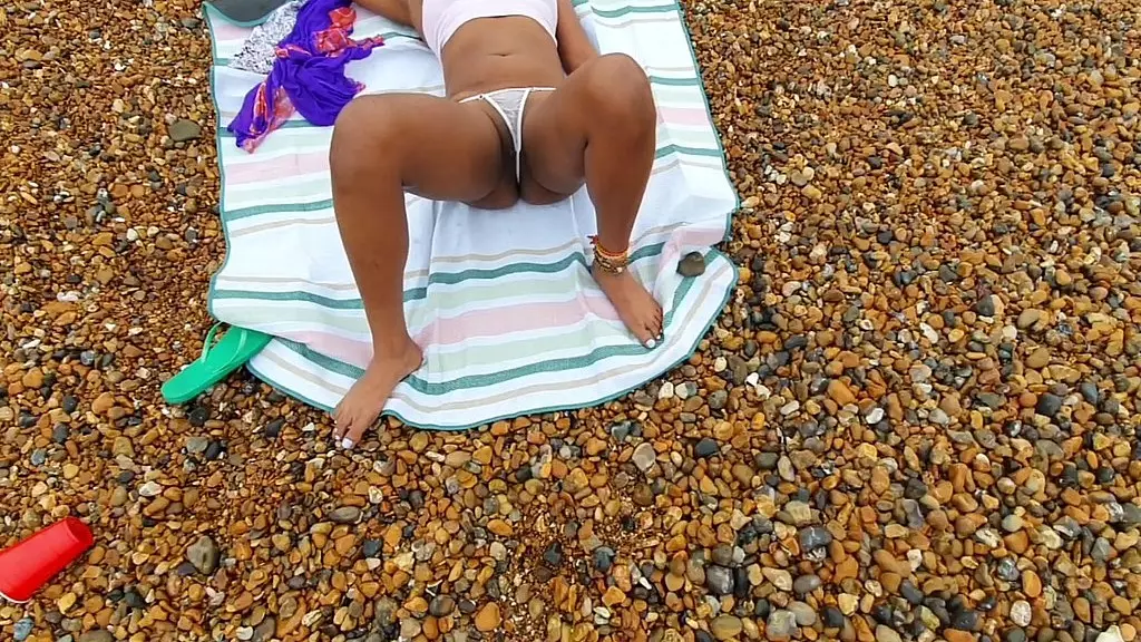 amber_booty resting on the beach early morning