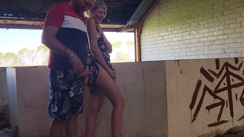 public pick up fucked this cute girl in a old building