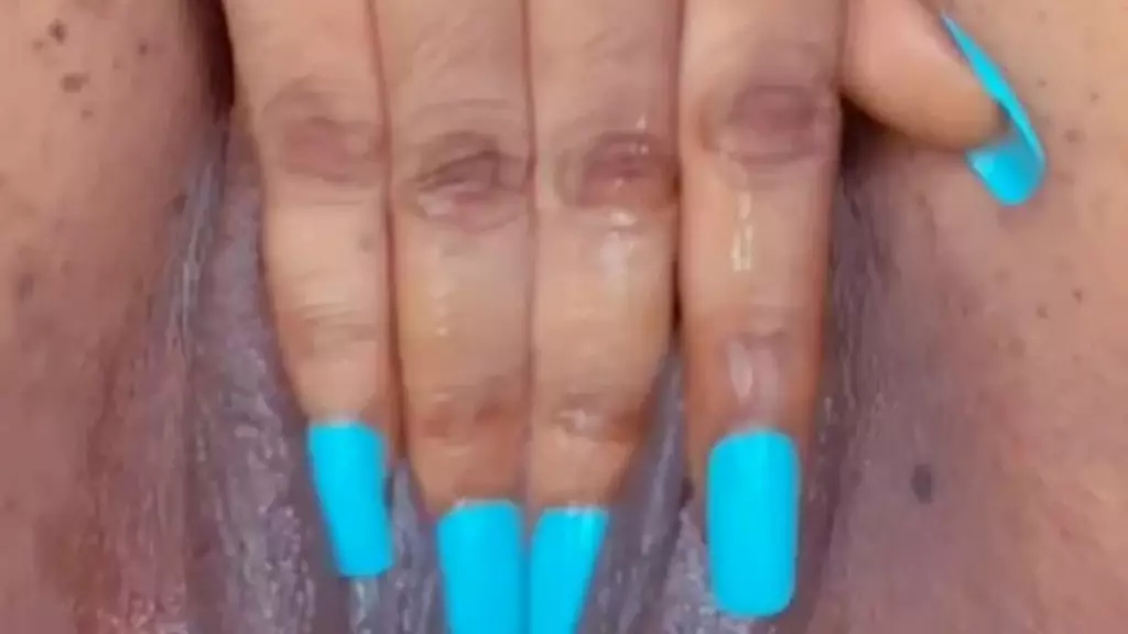cumie11 finger fuck her pussy