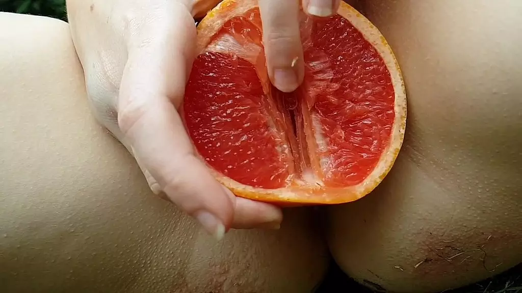 who knew grapefruit could be so sexy? shot by thousand faces