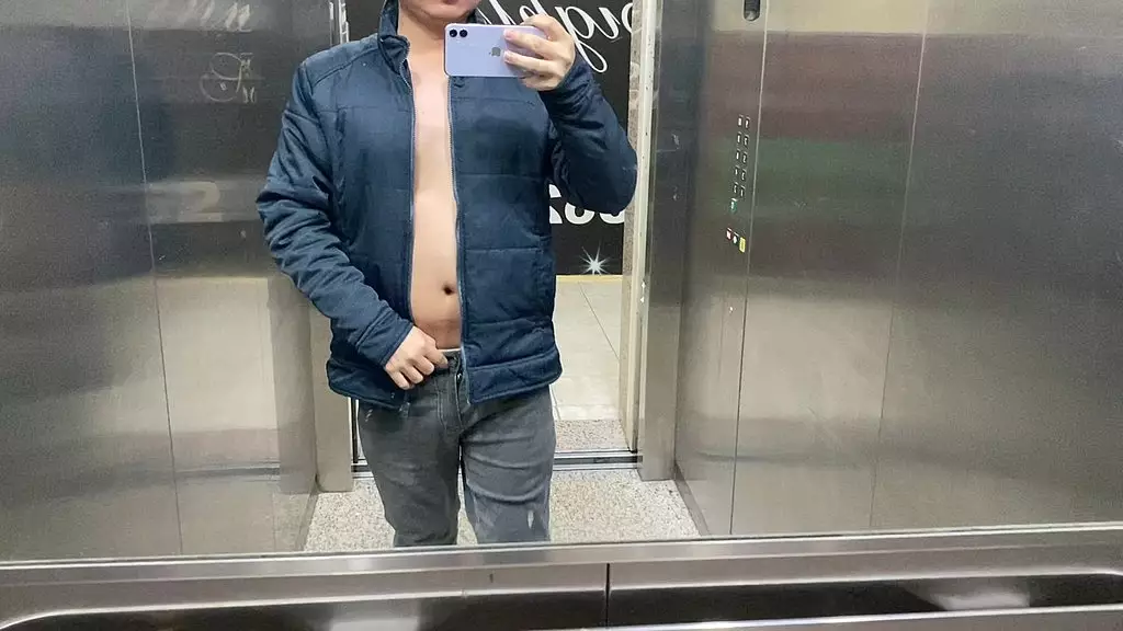 risky masturbation in elevator with hot cumshot