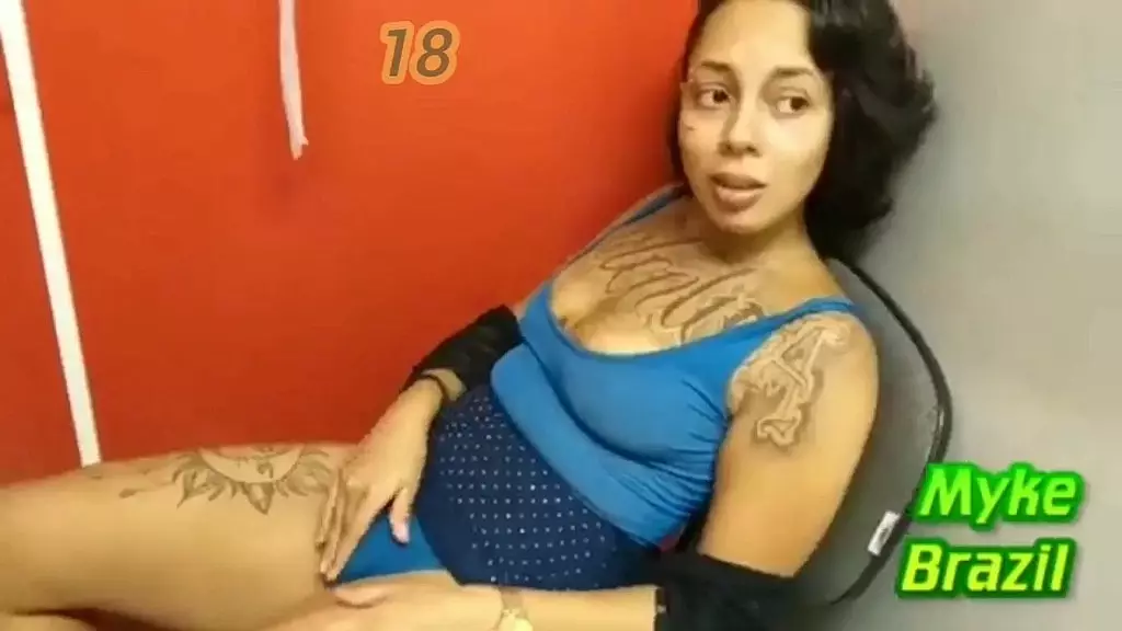 conheci uma mulher muito bonita no centro de sp ela estava procurando um sex shop para assistir filmo.porno eu levei ela anter o sex shop ela ficou estada e me chamou para me transar com ela